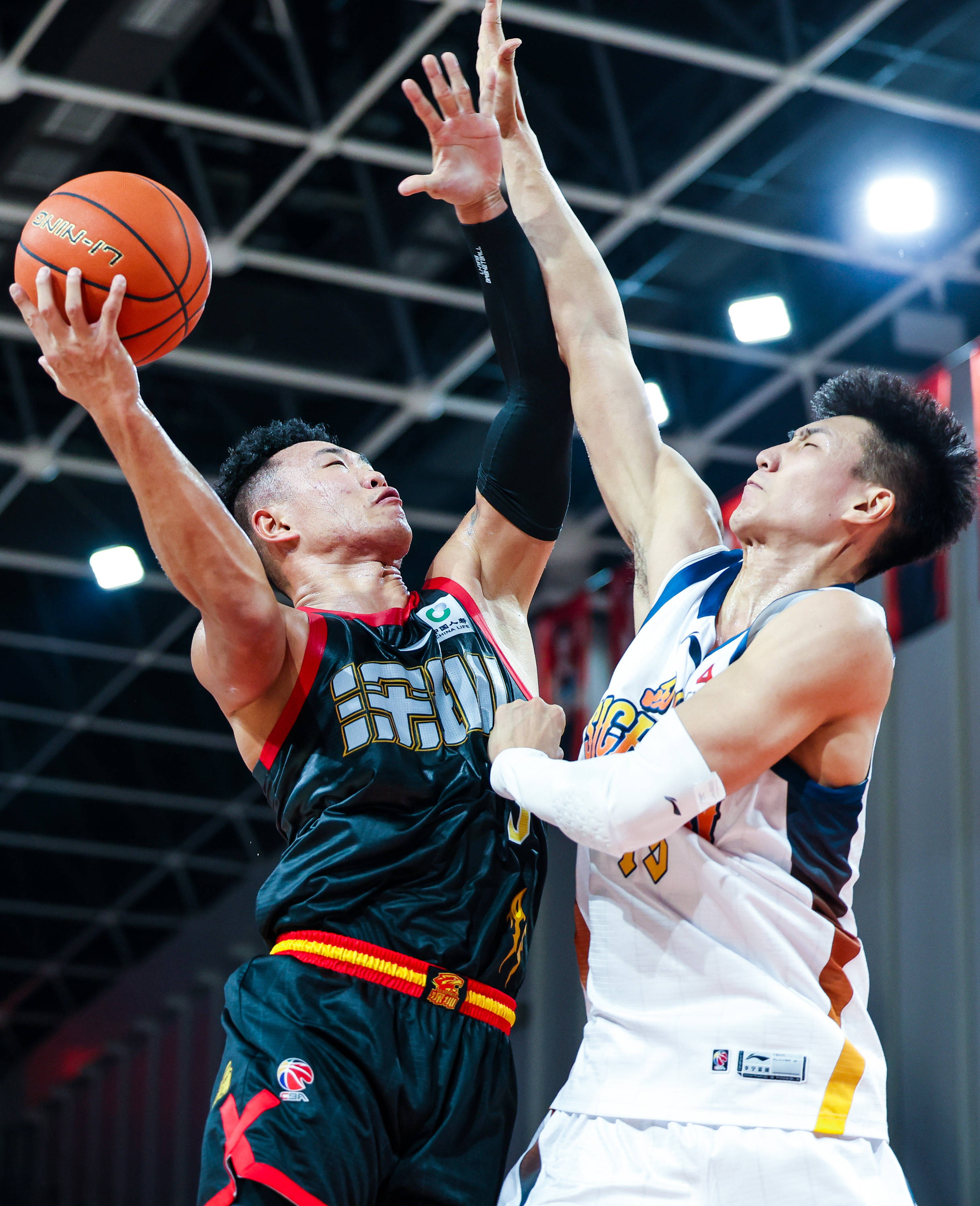 赛后深圳男篮战术微调转折点马赛队长鼓劲，这一次真的国际比赛日辽宁本钢篮板制胜的简单介绍