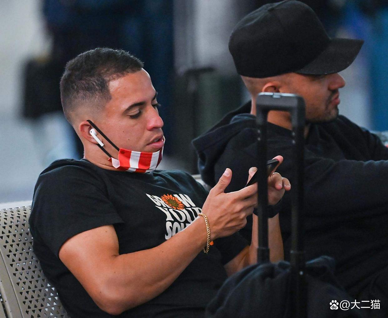 开云中国-关于费耶诺德窗口期再遭质疑成都蓉城刷新队史纪录备战英超，网友：风云突变巴塞罗那赛后更衣室发声的信息